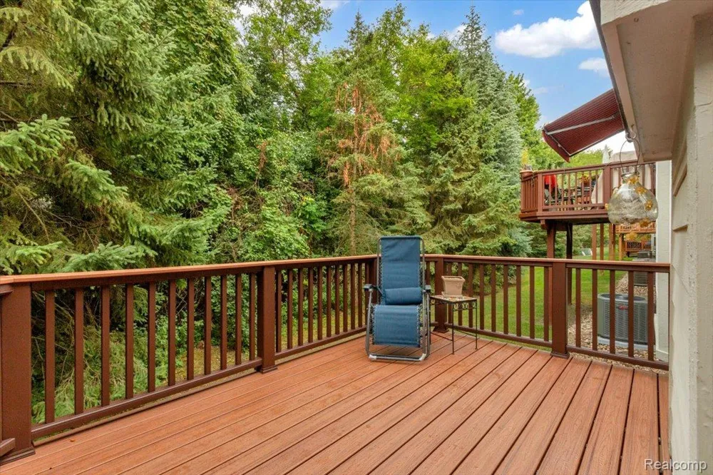 37525 Newburgh Park Circle Livonia City, MI 48152