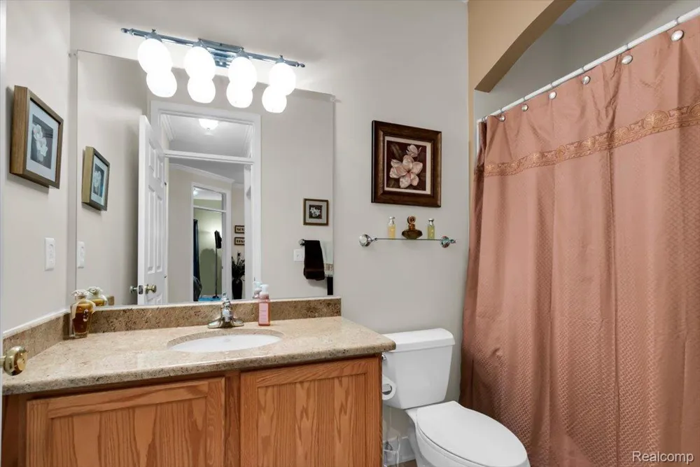 37525 Newburgh Park Circle Livonia City, MI 48152