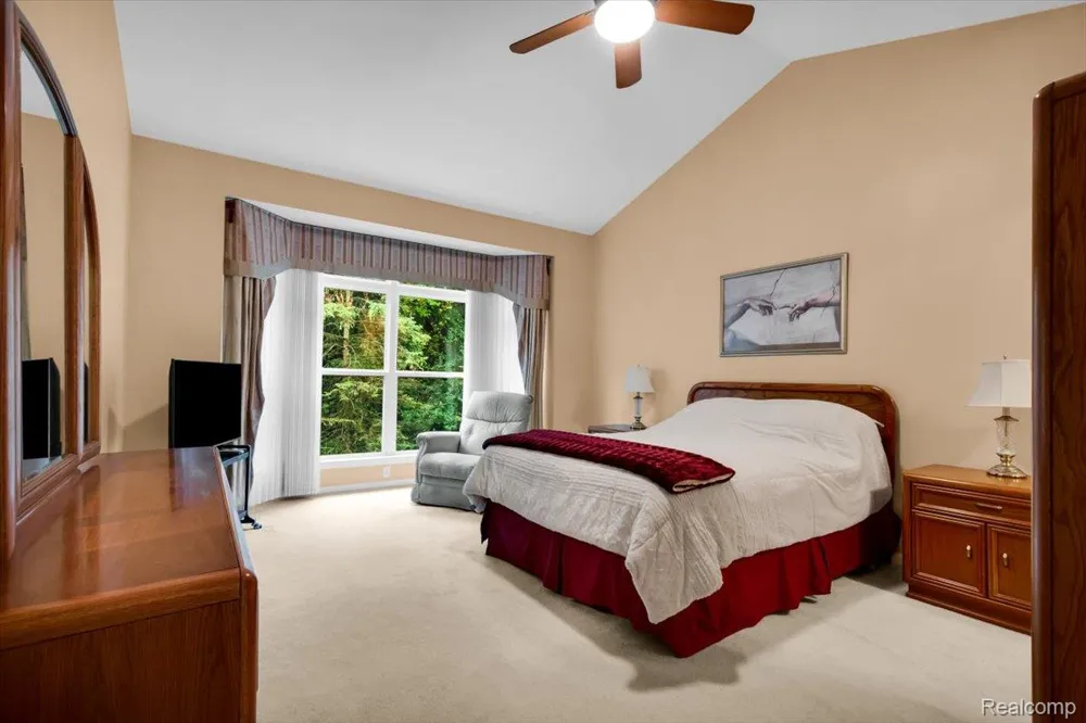 37525 Newburgh Park Circle Livonia City, MI 48152