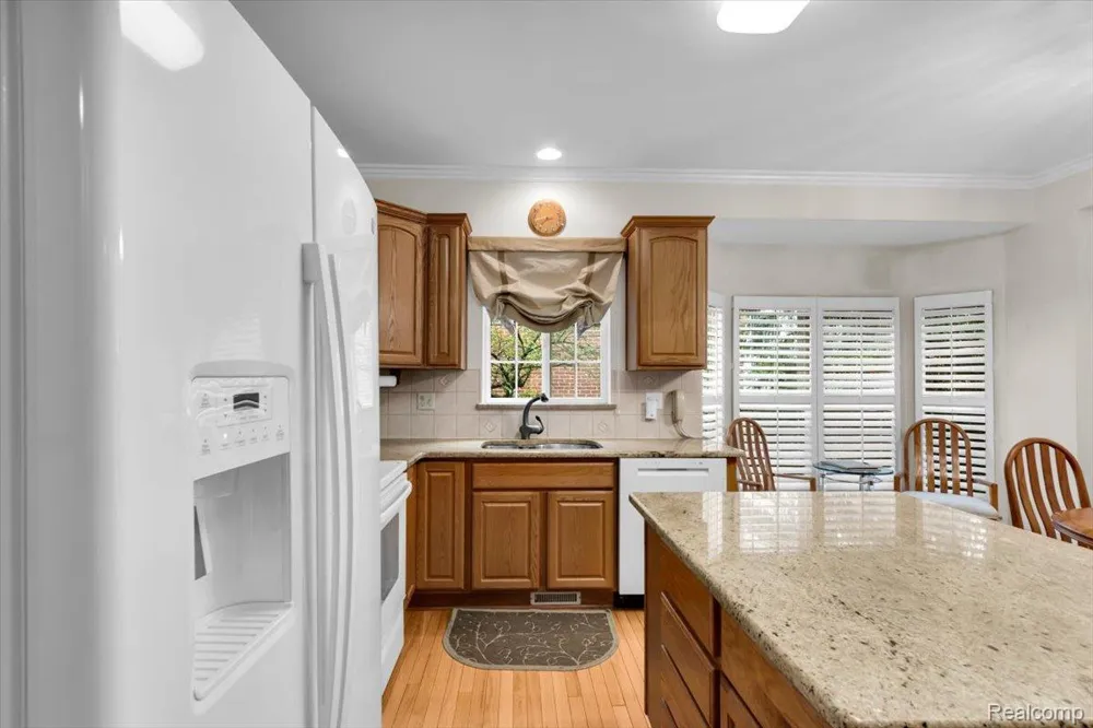 37525 Newburgh Park Circle Livonia City, MI 48152
