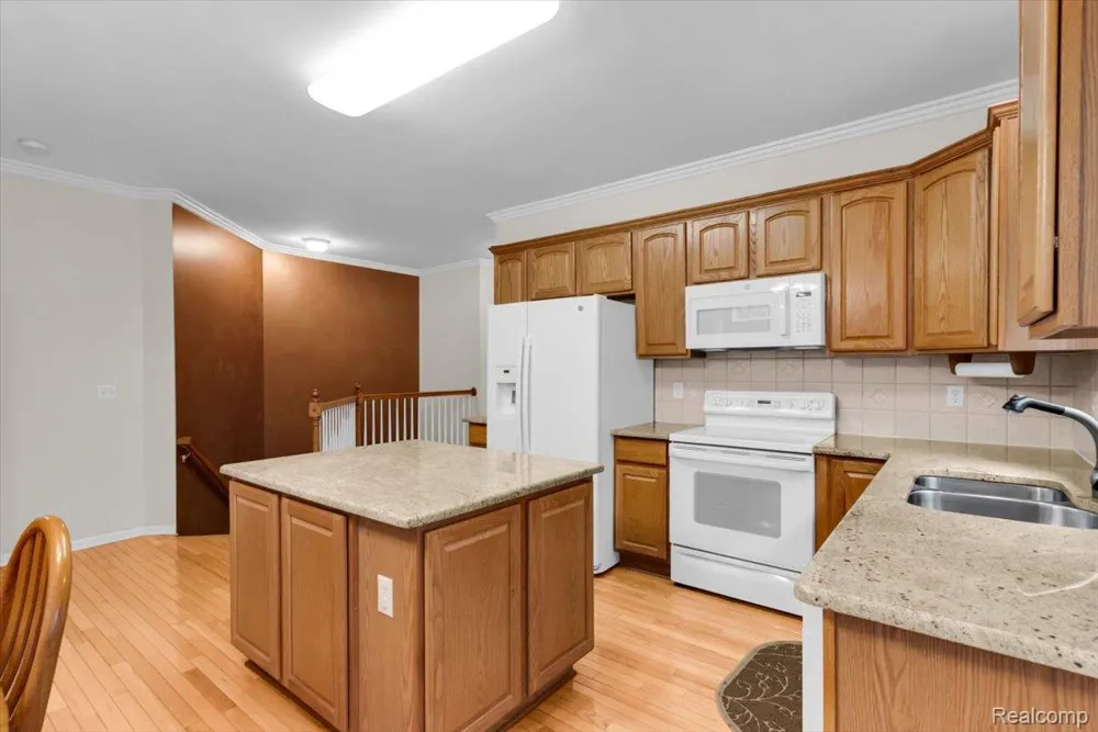 37525 Newburgh Park Circle Livonia City, MI 48152