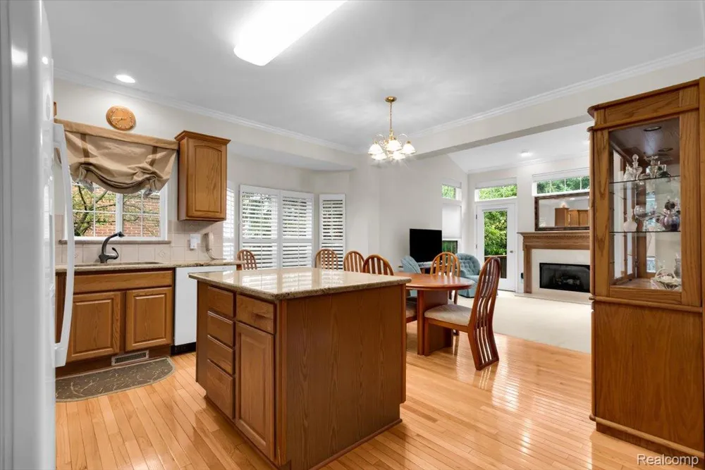 37525 Newburgh Park Circle Livonia City, MI 48152
