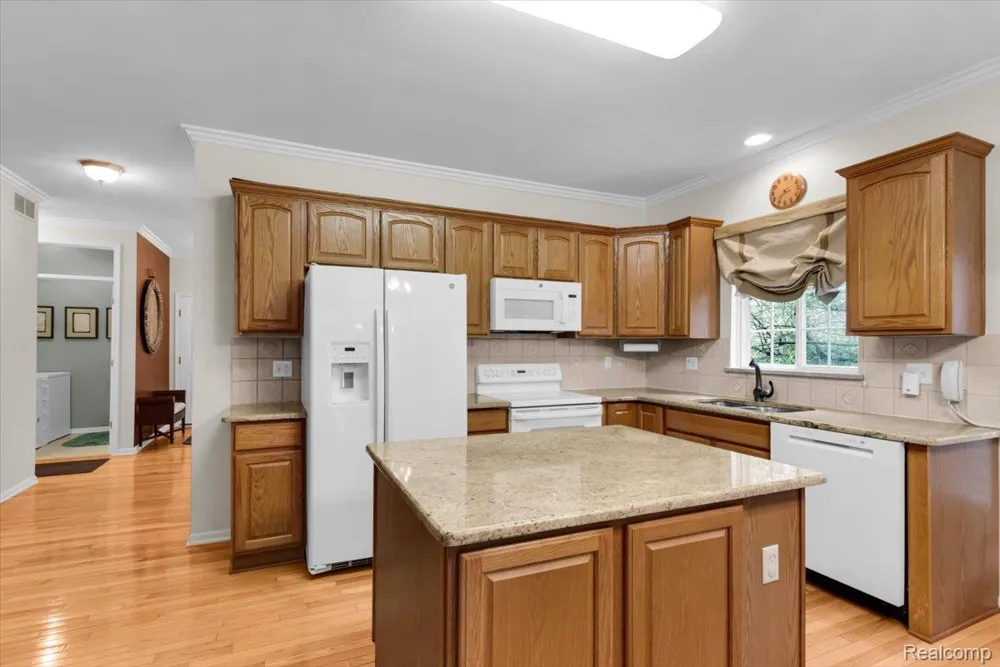 37525 Newburgh Park Circle Livonia City, MI 48152