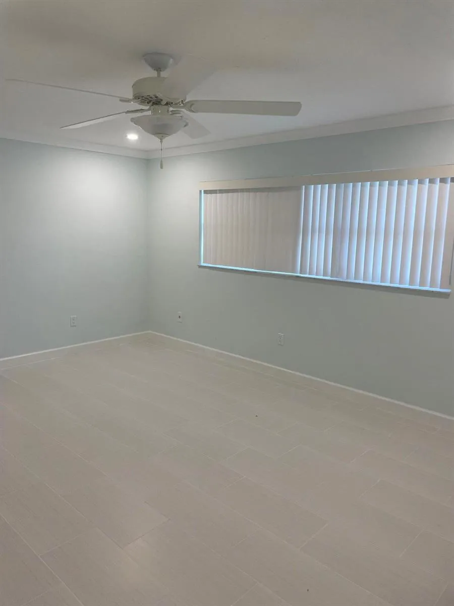 5725 Fernley Drive E #30 West Palm Beach, FL 33415