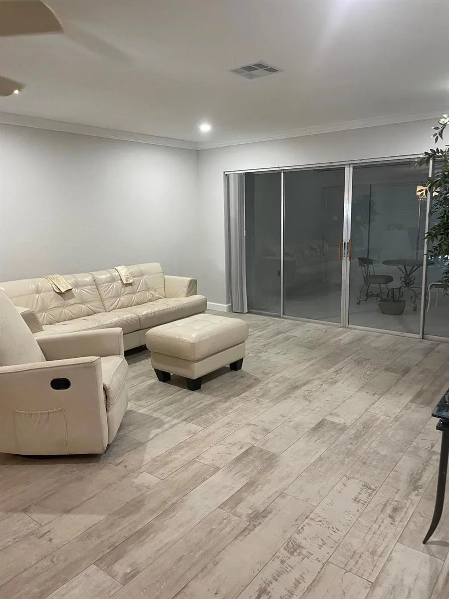 5725 Fernley Drive E #30 West Palm Beach, FL 33415