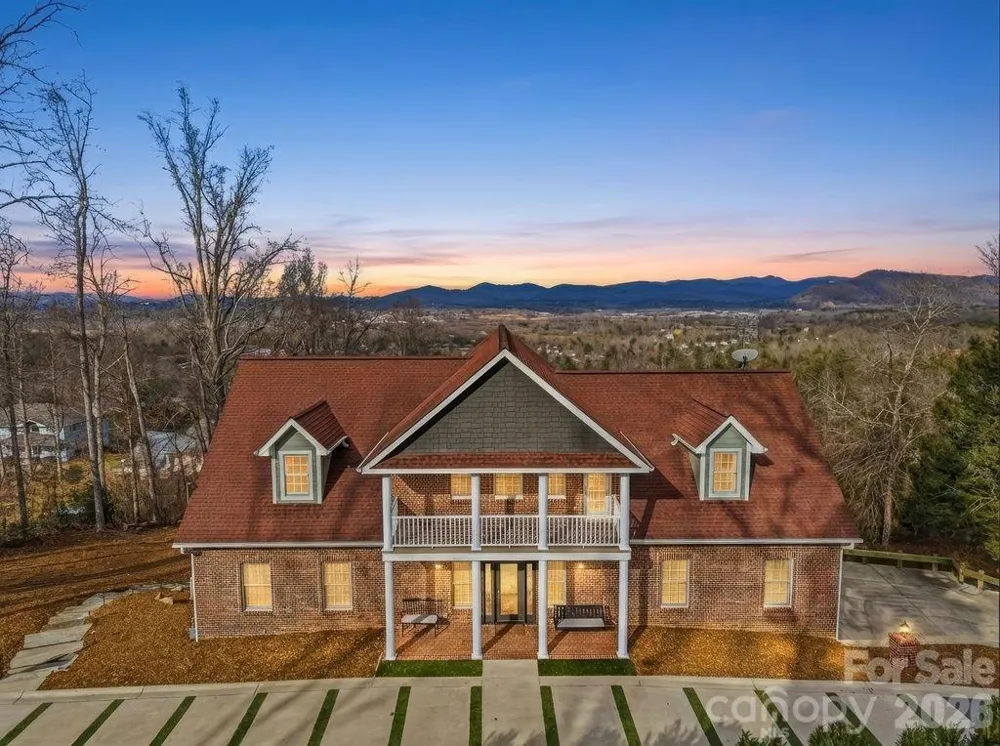 38 Sweetwater Oaks Drive Fletcher, NC 28732