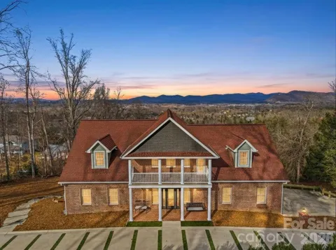 38 Sweetwater Oaks Drive