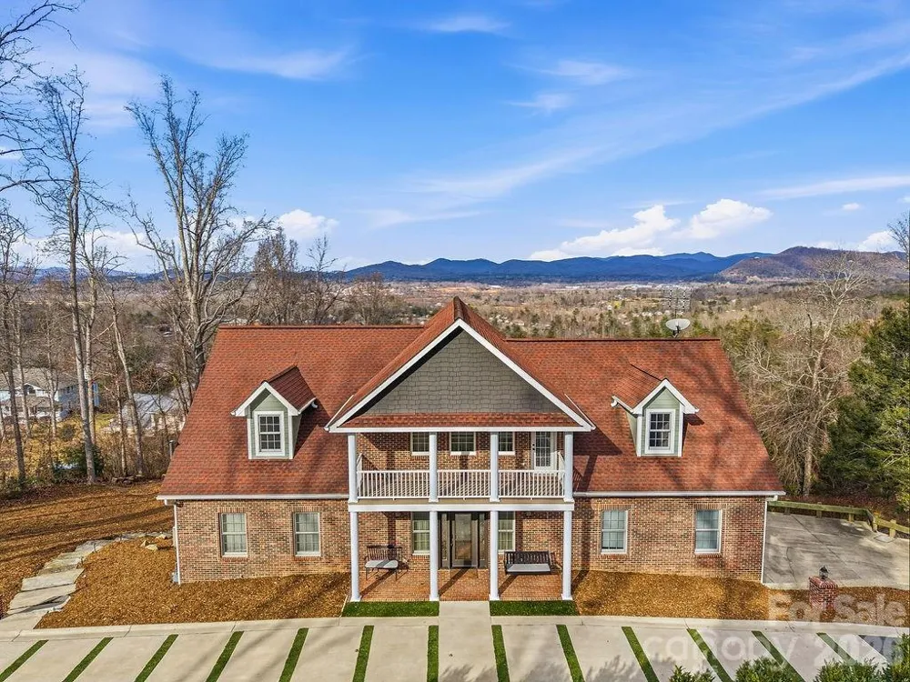 38 Sweetwater Oaks Drive Fletcher, NC 28732