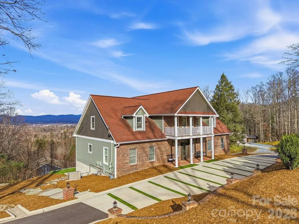 38 Sweetwater Oaks Drive Fletcher, NC 28732