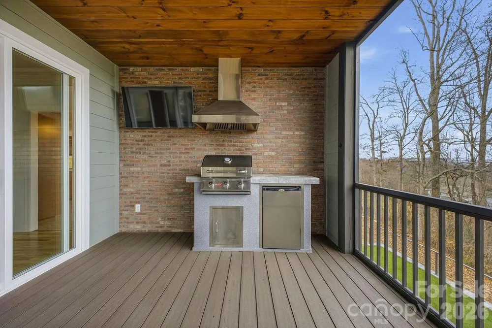38 Sweetwater Oaks Drive Fletcher, NC 28732