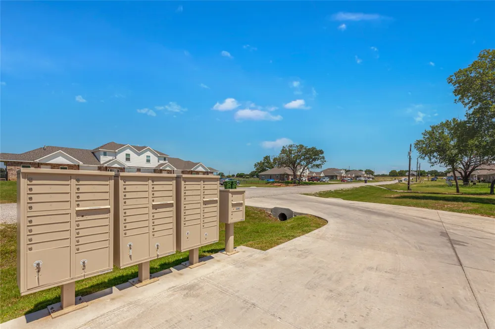 109 N Park Ct Springtown, TX 76082
