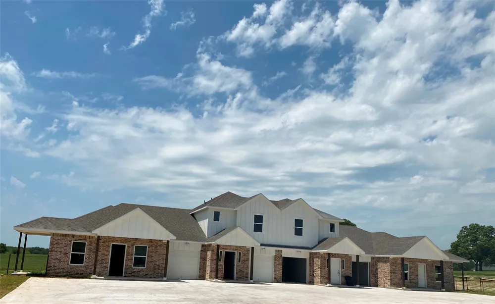 109 N Park Ct Springtown, TX 76082