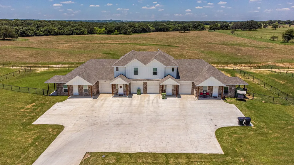 109 N Park Ct Springtown, TX 76082