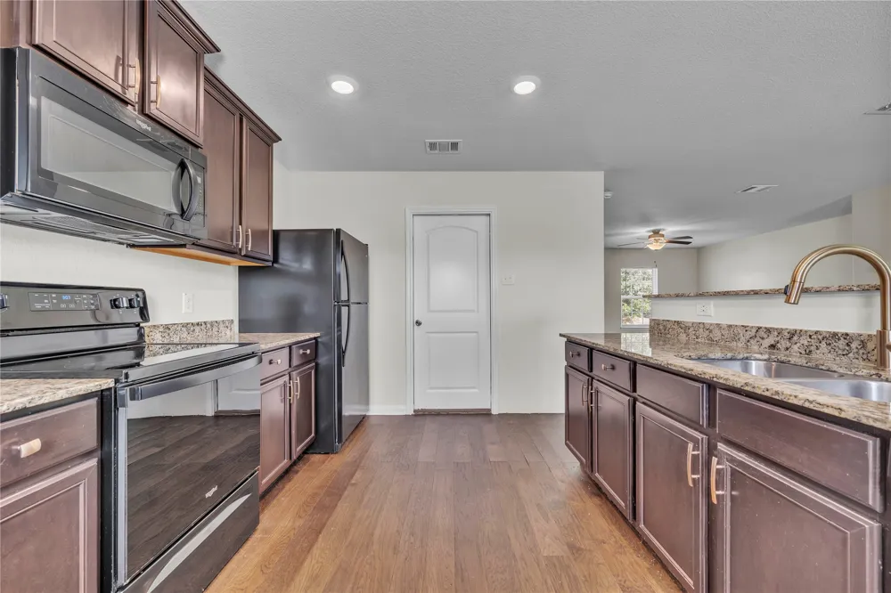 5021 Cressler Lane #29G Jarrell, TX 76537