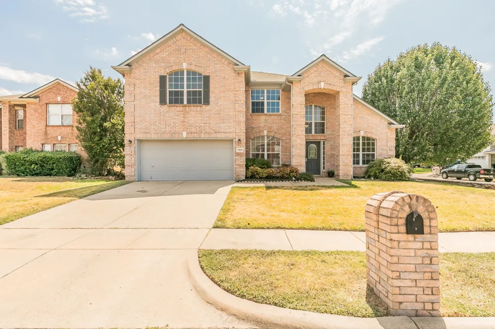 7300 Falcon Court North Richland Hills, TX 76180