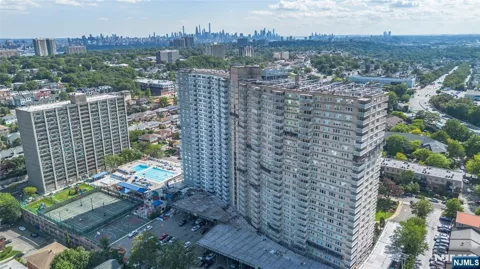 555 North Avenue 4U