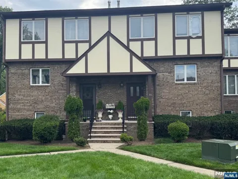 33 Canterbury Lane