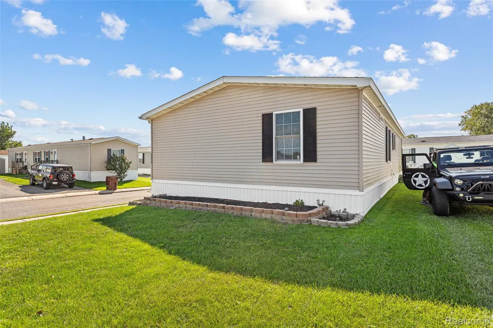 28958 Country Lane Huron Charter Township, MI 48134