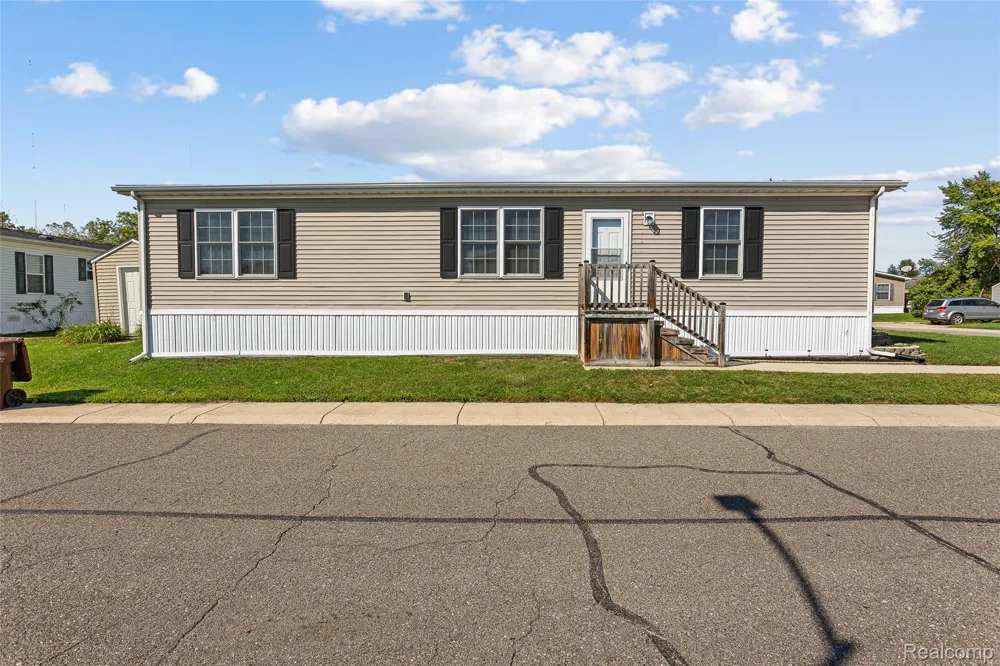 28958 Country Lane Huron Charter Township, MI 48134