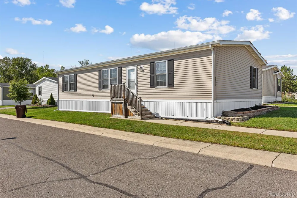 28958 Country Lane Huron Charter Township, MI 48134