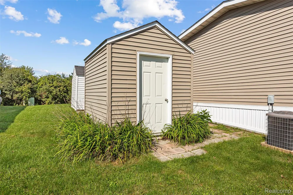 28958 Country Lane Huron Charter Township, MI 48134