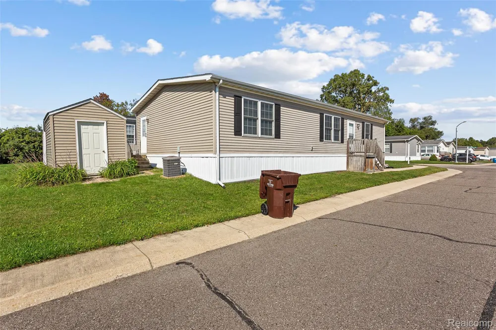 28958 Country Lane Huron Charter Township, MI 48134