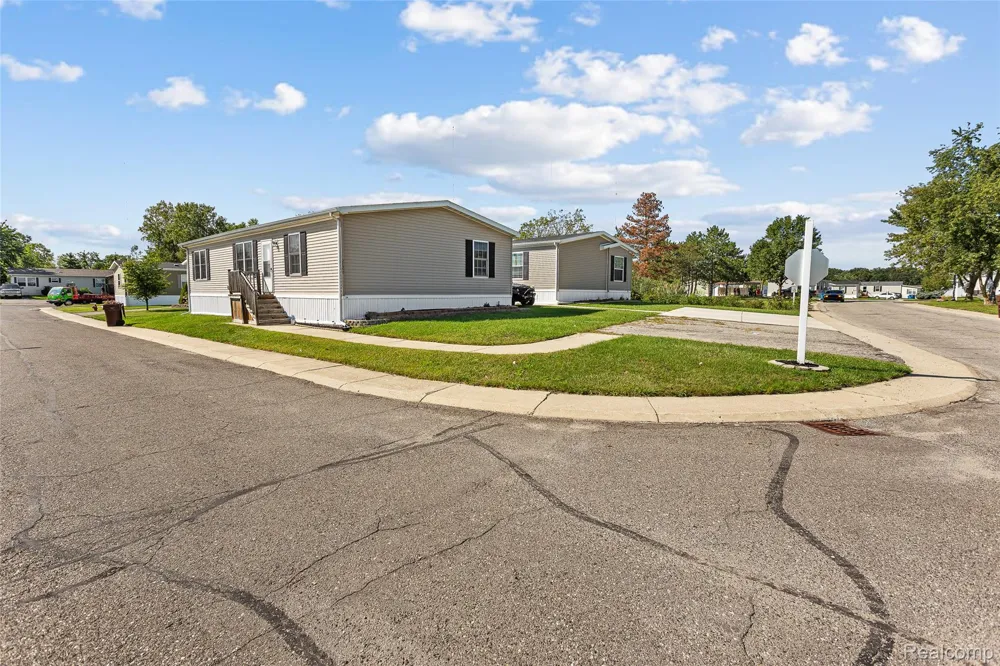 28958 Country Lane Huron Charter Township, MI 48134