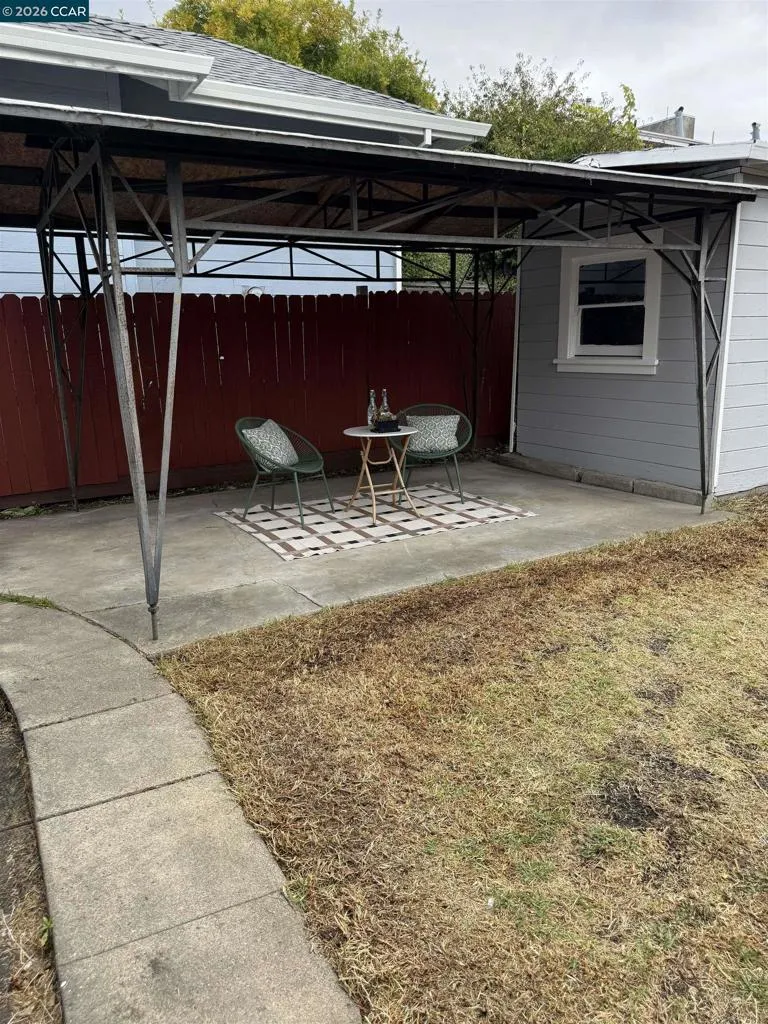 829 Aileen St Oakland, CA 94608