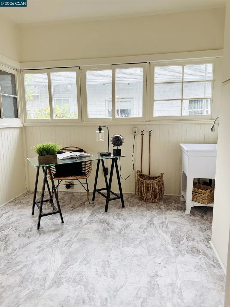 829 Aileen St Oakland, CA 94608