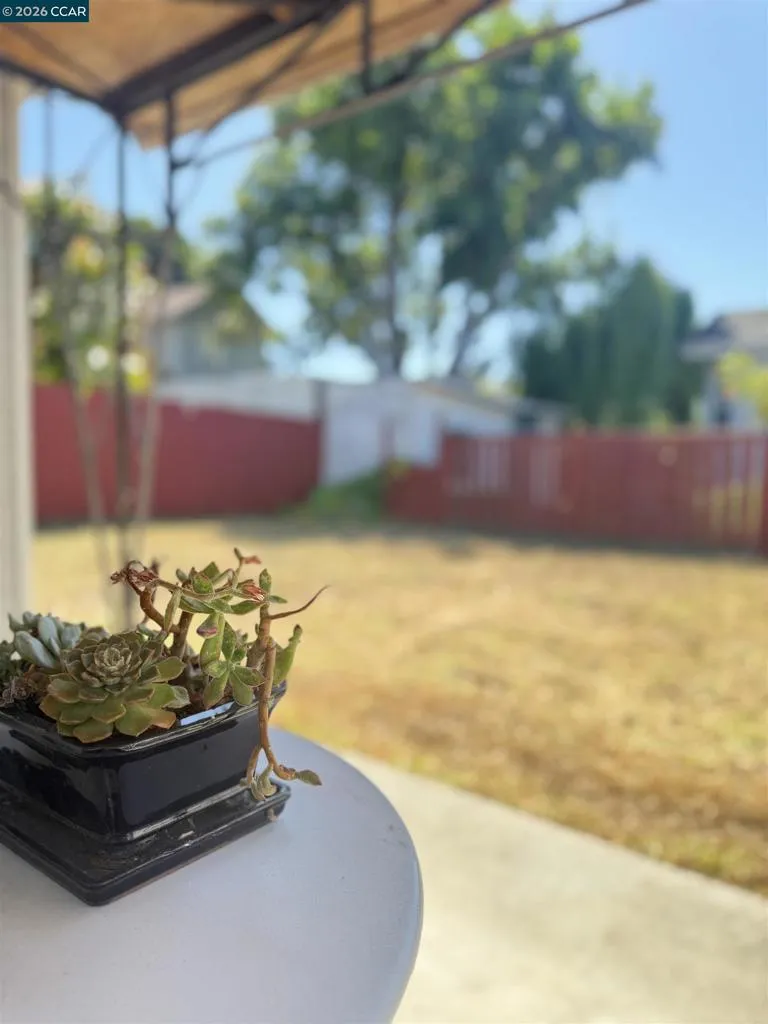 829 Aileen St Oakland, CA 94608