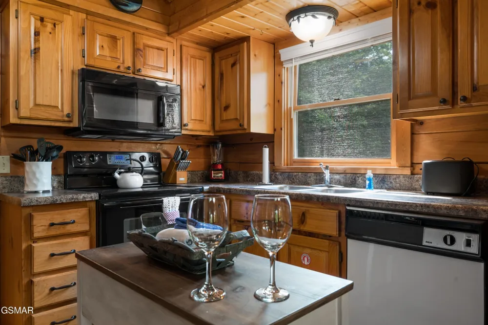 3629 Country Pines Way Sevierville, TN 37876