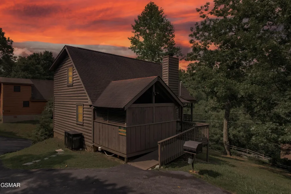3629 Country Pines Way Sevierville, TN 37876