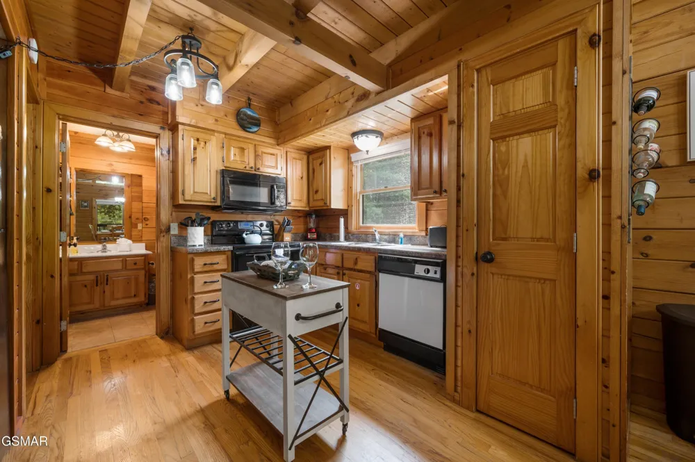 3629 Country Pines Way Sevierville, TN 37876