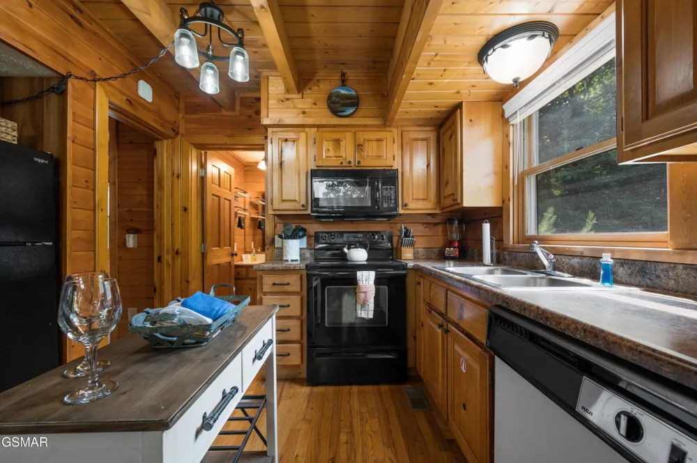 3629 Country Pines Way Sevierville, TN 37876
