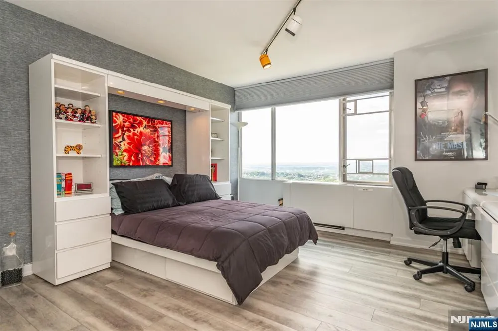 6 Horizon Road 2702 Fort Lee, NJ 07024