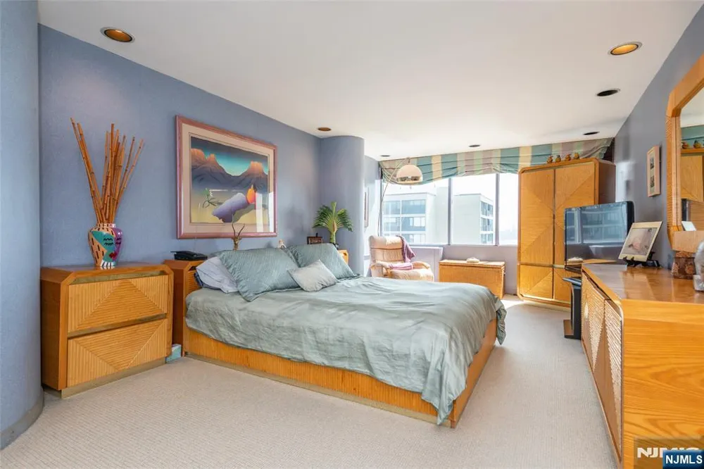 6 Horizon Road 2702 Fort Lee, NJ 07024