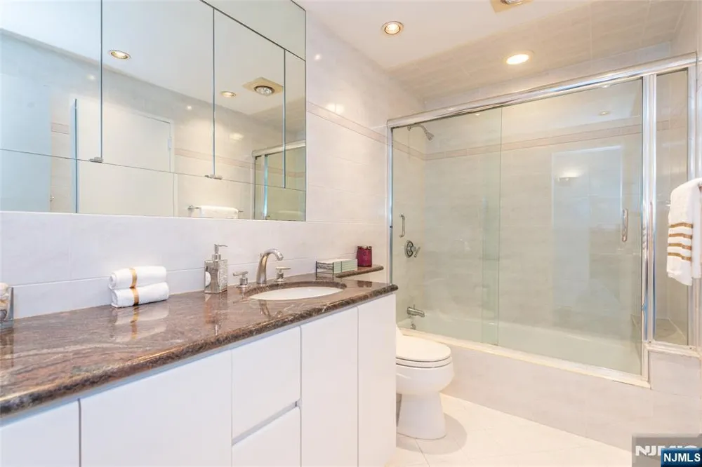 6 Horizon Road 2702 Fort Lee, NJ 07024