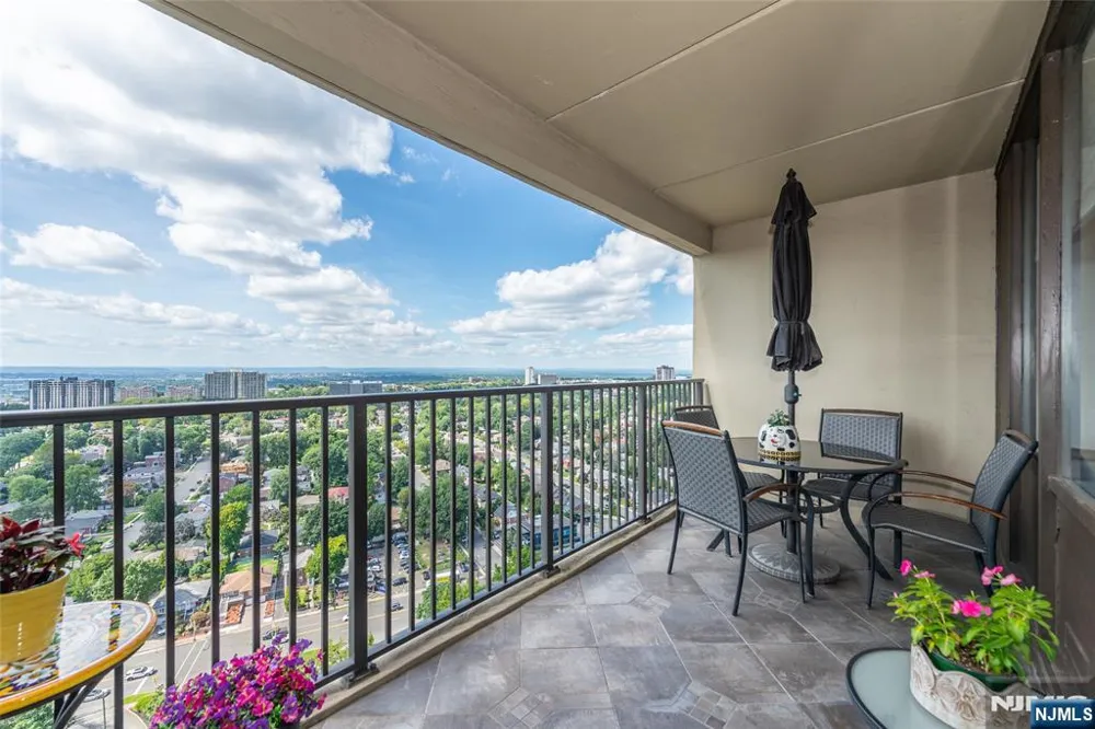 6 Horizon Road 2702 Fort Lee, NJ 07024