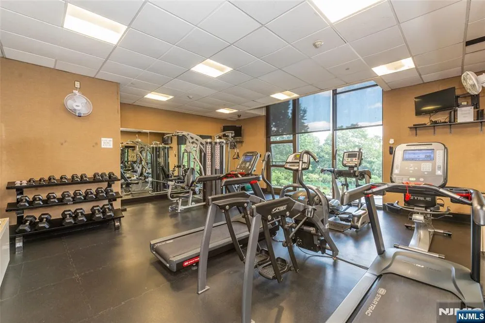 6 Horizon Road 2702 Fort Lee, NJ 07024