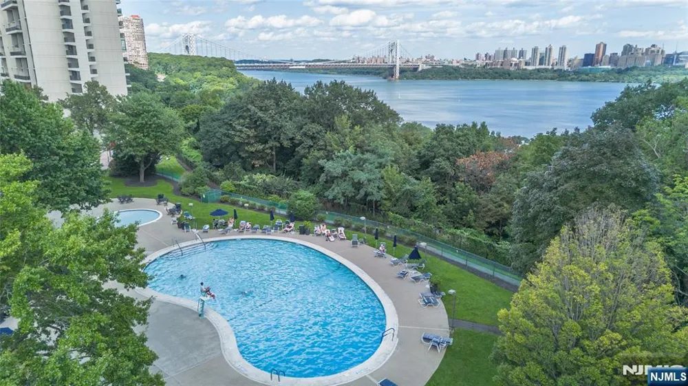 6 Horizon Road 2702 Fort Lee, NJ 07024