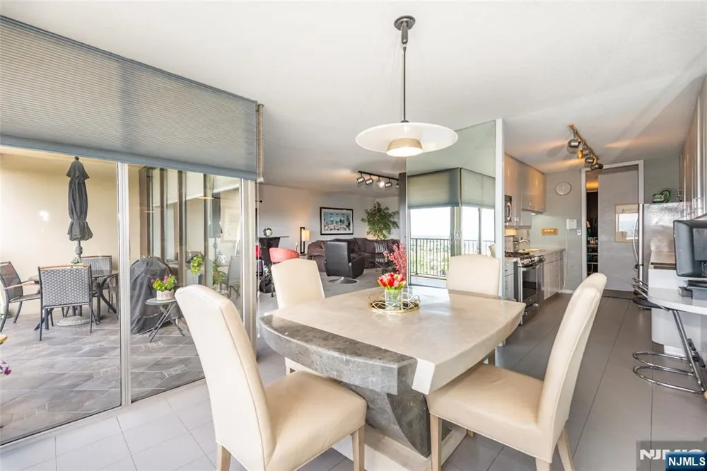 6 Horizon Road 2702 Fort Lee, NJ 07024