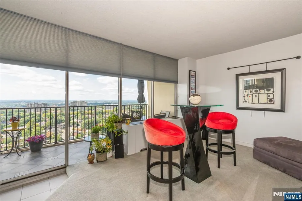 6 Horizon Road 2702 Fort Lee, NJ 07024