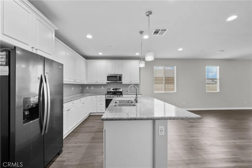 37846 Sunnyvale Lane Palmdale, CA 93552