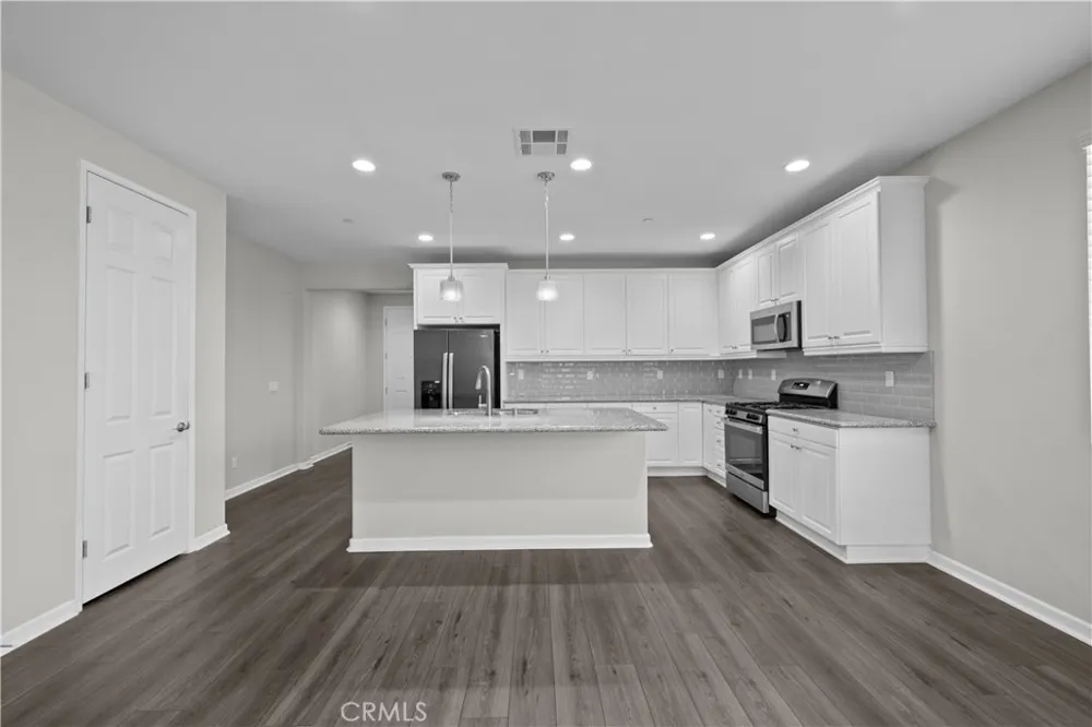 37846 Sunnyvale Lane Palmdale, CA 93552