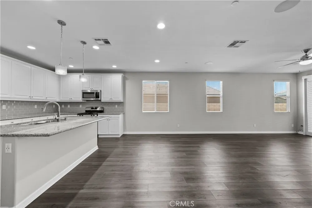 37846 Sunnyvale Lane Palmdale, CA 93552