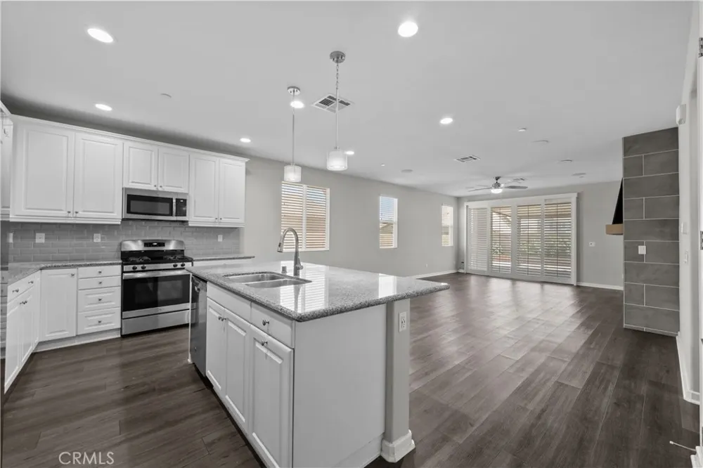 37846 Sunnyvale Lane Palmdale, CA 93552