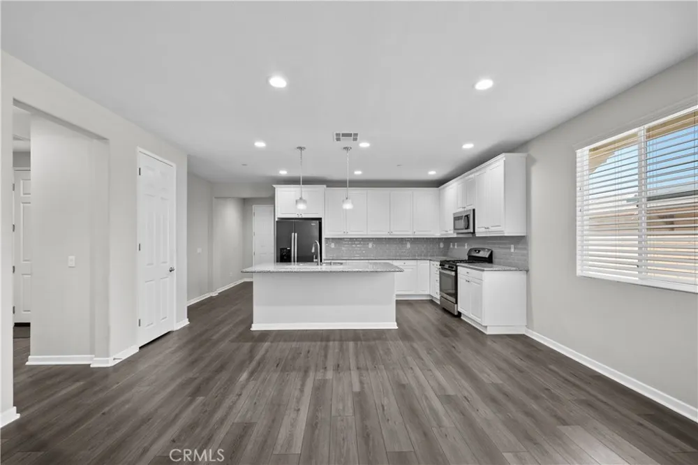 37846 Sunnyvale Lane Palmdale, CA 93552