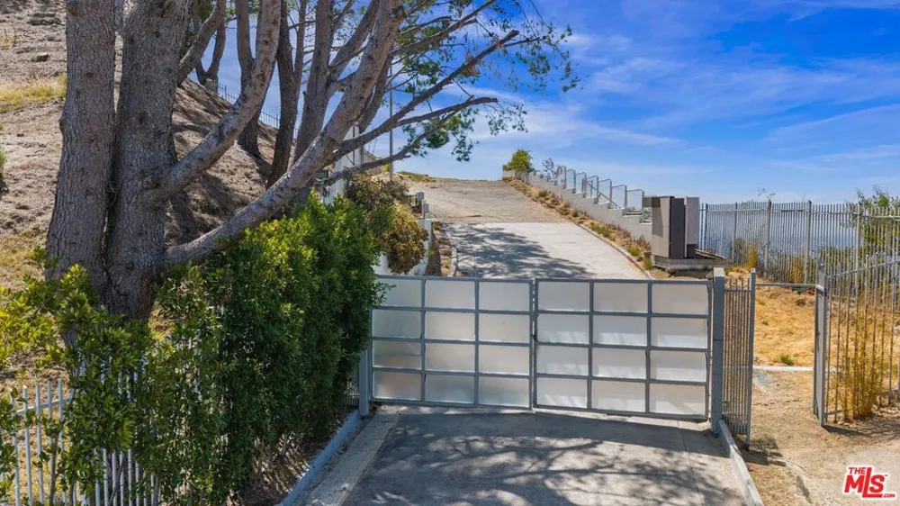 1 Electra Court Los Angeles, CA 90046