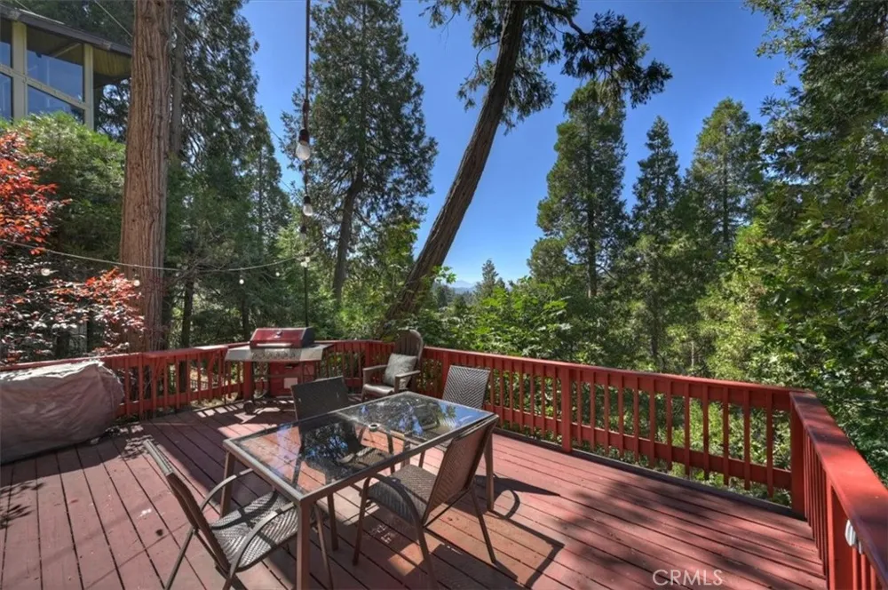 920 Arbula Crestline, CA 92325