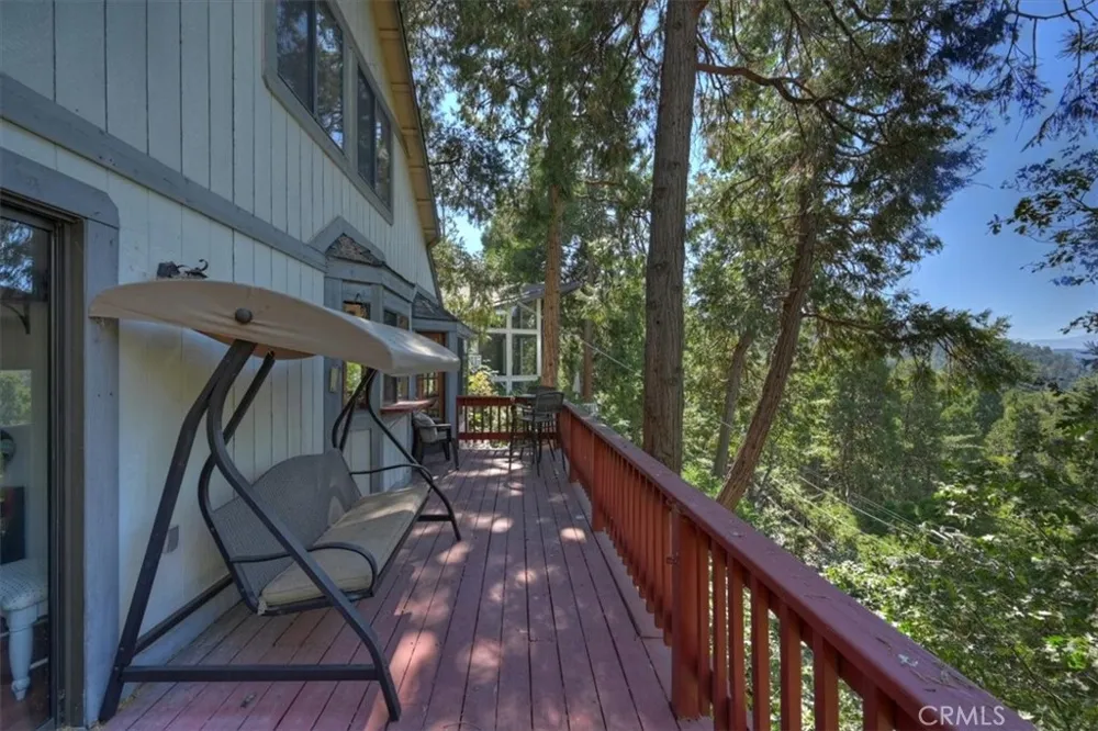 920 Arbula Crestline, CA 92325